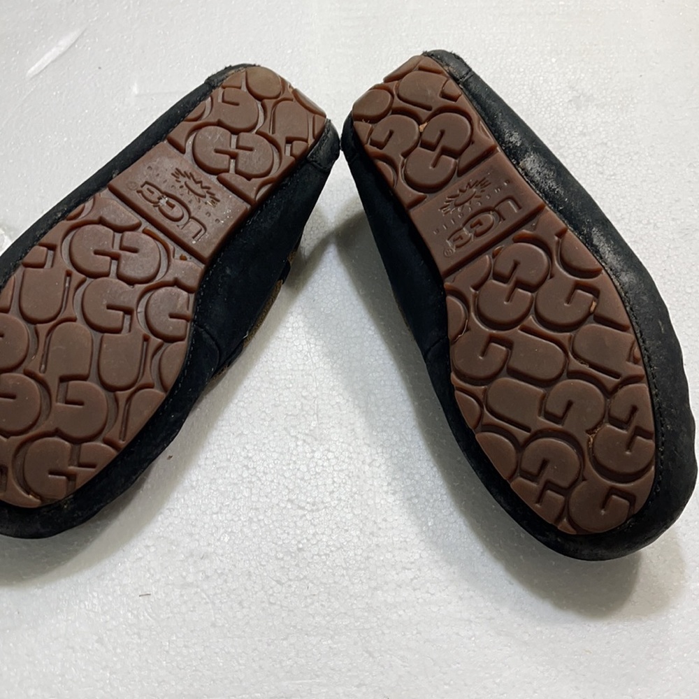 Ugg Size 5 - image 4